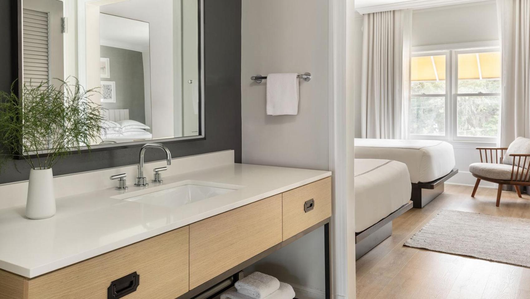 Premium Queen Room with Two Queen Beds and Balcony,1649019154:JPEG