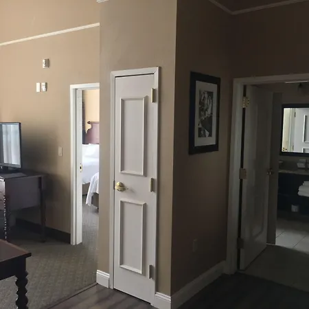 Embassy Suites Savannah Historic District-3