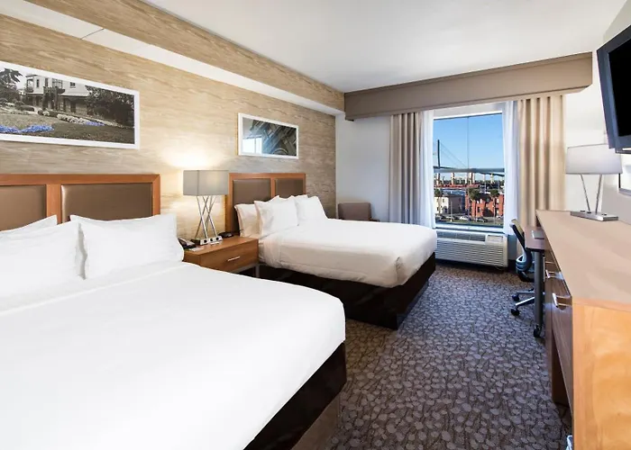 Pet Friendly hotel: Holiday Inn Savannah Historic District By Ihg