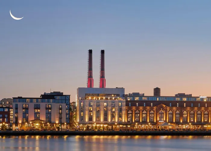 Luxury hotel only: Jw Marriott Savannah Plant Riverside District