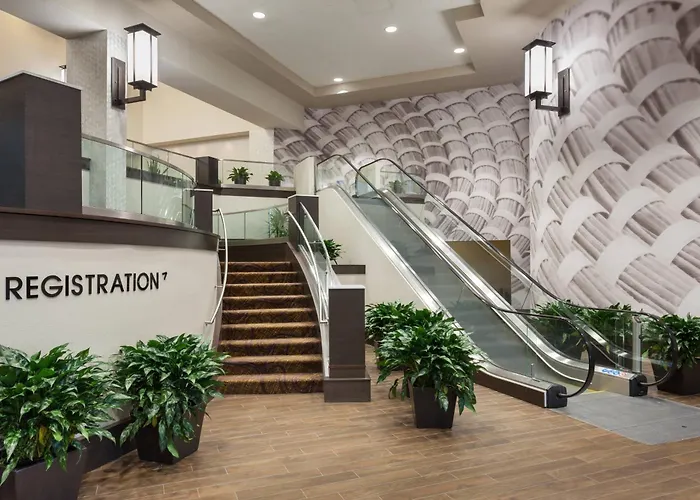 Hotel with Tennis: Marriott Savannah Riverfront