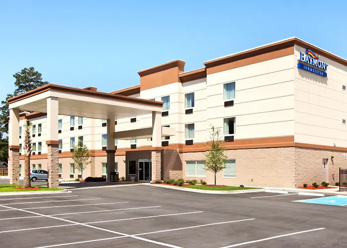 Pet Friendly hotel: Baymont By Wyndham Savannah South